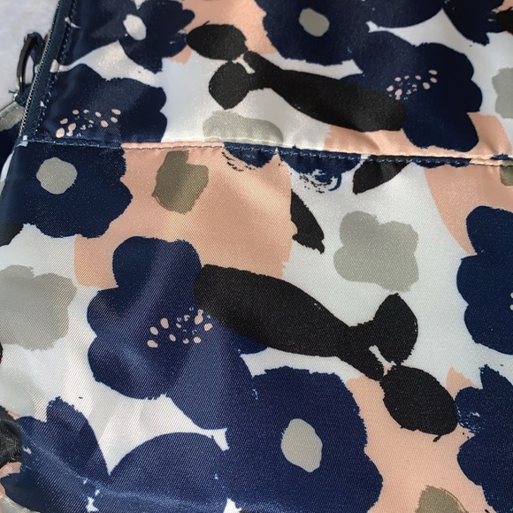 BNWOT Beautiful Delta Laptop Bag Floral Multi by LUG - Picture 2 of 10